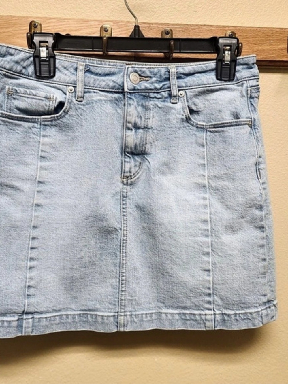 LOFT Denim Mini Skirt in Blue Size 6 Like New
